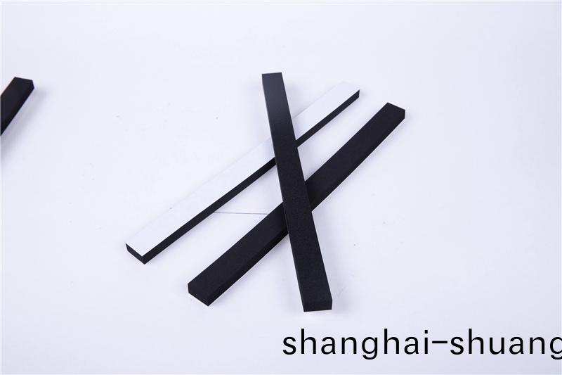 CR減震(zhen)保(bao)溫條(tiao)